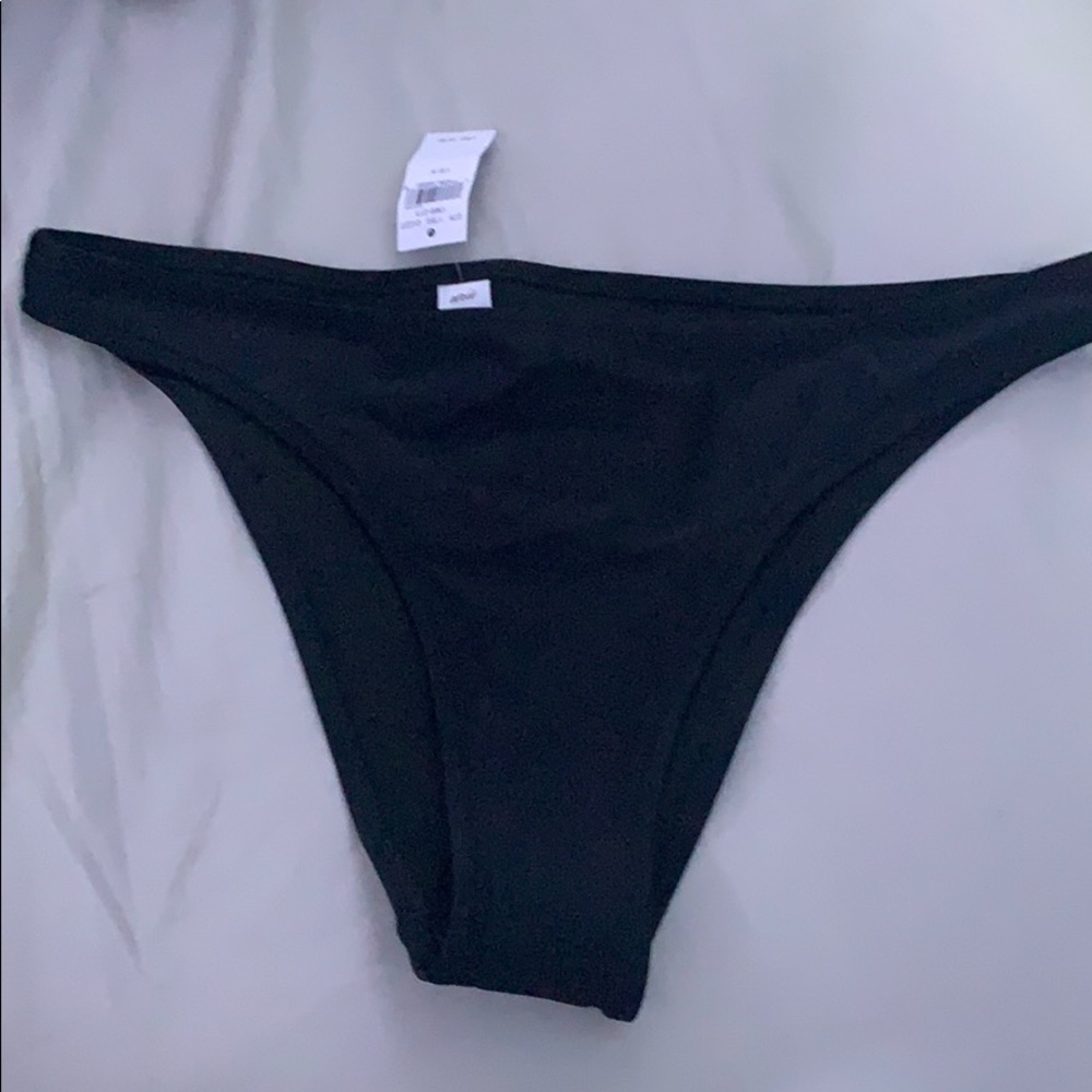 Arie black bikini bottoms